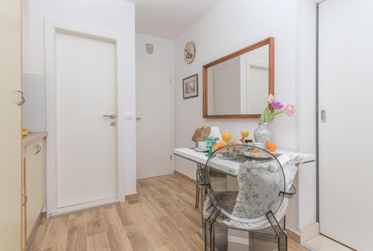 EAST SIDE deluxe suite Makarska Exterior foto