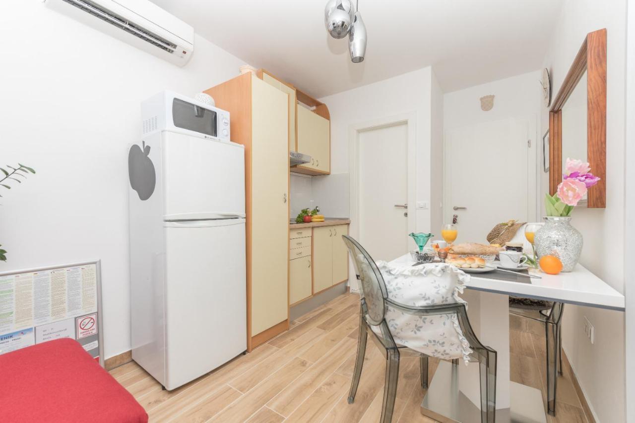 EAST SIDE deluxe suite Makarska Exterior foto
